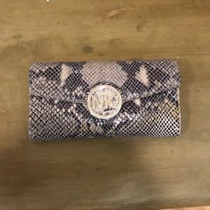 Michael Kors wallet. EUC
